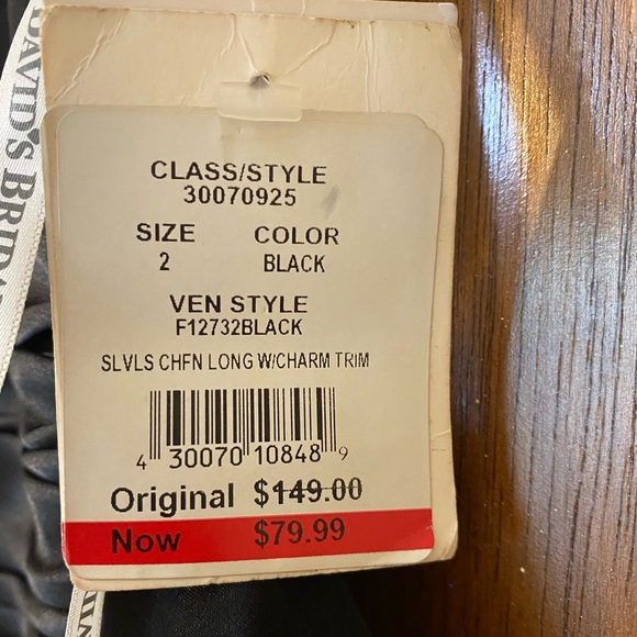 Dress - Picture 6 of 6